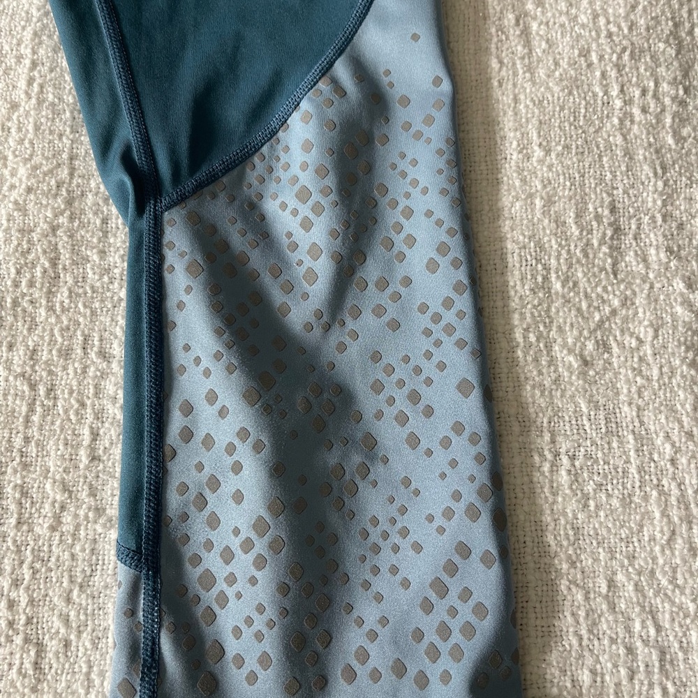 Fabletics Capri Legging Set - Picture 7 of 8